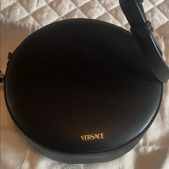 ✨Versace Black and Gold Shoulder Bag✨ - Picture 4 of 12